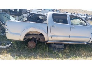 2008/2013 Toyota Hilux  sağ iki ve sol ön olmak üzere ön ve arka kupa parça parça satılık 