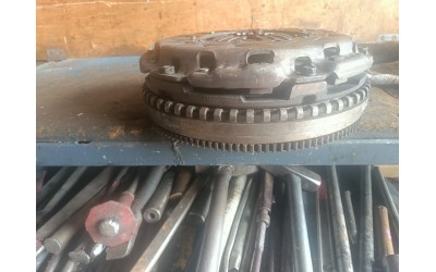 Hyundai H1 oynar başlıklı çıkma orjinal tertemiz baskı balata volant seti Hyundai H1 oynar başlıklı çıkma orjinal tertemiz baskı balata volant seti