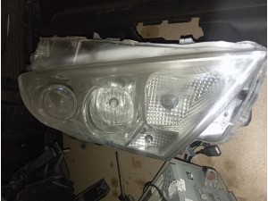 2016 Suzuki Grand Vitara sol ön mercekli far