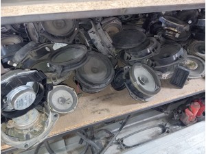 Çift kabin ve binek araçların hoparlörleri