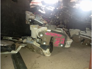 Mitsubishi L200 sol arka kapı kilidi 