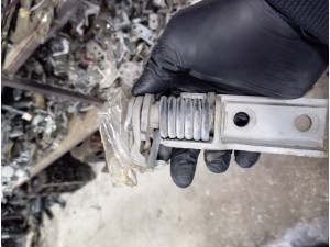 Mitsubishi L200 CR kapı menteşesi 