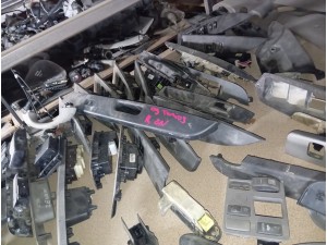 2009 Daihatsu terios sağ ön cam düğmesi 