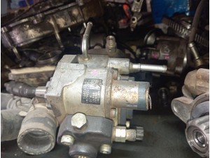 Toyota Hilux mazot pompası 