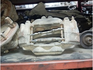 Toyota Hilux sol fren merkezi 