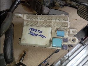 Toyota Hilux 3000 MT otomatik araç sigorta tablası 