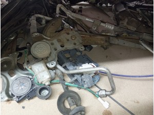 2011 Toyota Hilux sol ön cam kirkosu 
