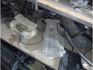 2011 Toyota Hilux Vigo sol orta direk plastiği 