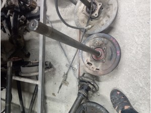 1994 Toyota Hilux sol arka aks 