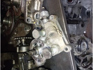 Hyundai H100 yağ soğutucu ayağı 