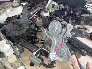 2016 Mitsubishi L200 sağ ön ve arka cam kirkosu 