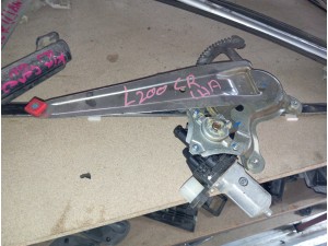 Mitsubishi L200 CR sol arka cam kirkosu 