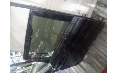 Ssangyong korando actyon sağ arka hatasız siyah dolu kapı  Ssangyong korando actyon sağ arka hatasız siyah dolu kapı