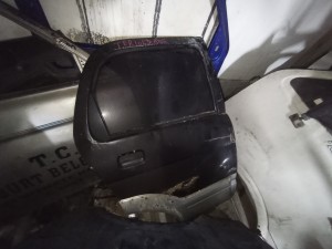 2006 Daihatsu terios sağ arka koyu yeşil dolu kapı  2006 Daihatsu terios sağ arka koyu yeşil dolu kapı