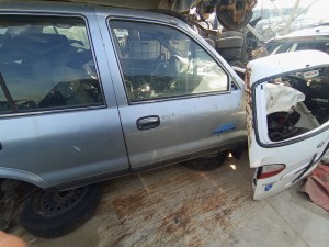 2001 Kia Sportage sağ ön dolu hatasız kapı 