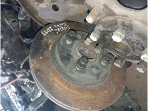 2013 Suzuki swift sağ ön taşıyıcı 