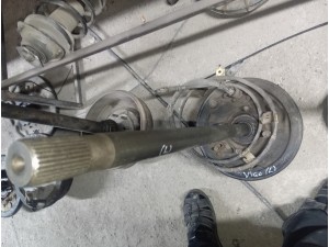 2011 Toyota Hilux sol arka aks 