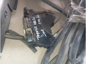 2008 Toyota Hilux sağ ön kapı kilidi 