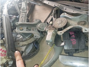 Mazda BT 50 sağ sol ön cam kirkosu 