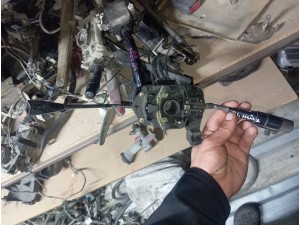 1994 Toyota Hilux far sinyal kolu 