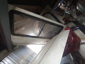 Mazda 2200 sağ arka beyaz hatasız dolu sürgülü kapı 