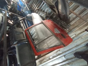 Sizimi swift 1992 model sağ arka dolu kapı 