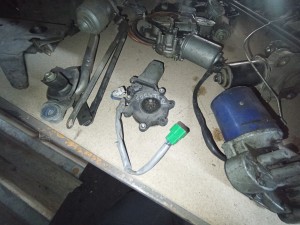 Subaru forester ön sağ sol cam kirko motoru 