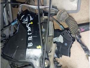 2009 Daihatsu terios sağ ön kapı kilidi 