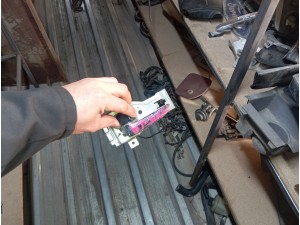 Mazda BT 50 sol kapı iç açma kolu 