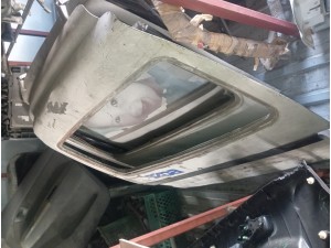 Mazda E2200 ufak hasarlı bagaj kapağı 