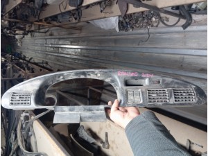 Mazda B2500 çıkma gösterge paneli çerçevesi 