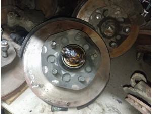 Mitsubishi L300 sağ sol ön çıkma orjinal taşıyıcılar