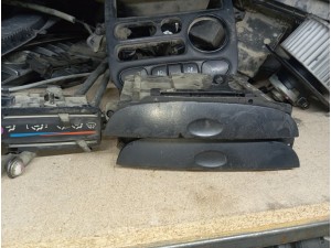 Hyundai Starex göğüs bardaklık mekanizması 