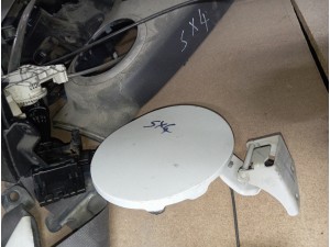 Suzuki SX4 dış depo kapağı 