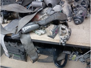 1998 Mazda B2500 sağ sol ön arka emniyet kemeri tokaları